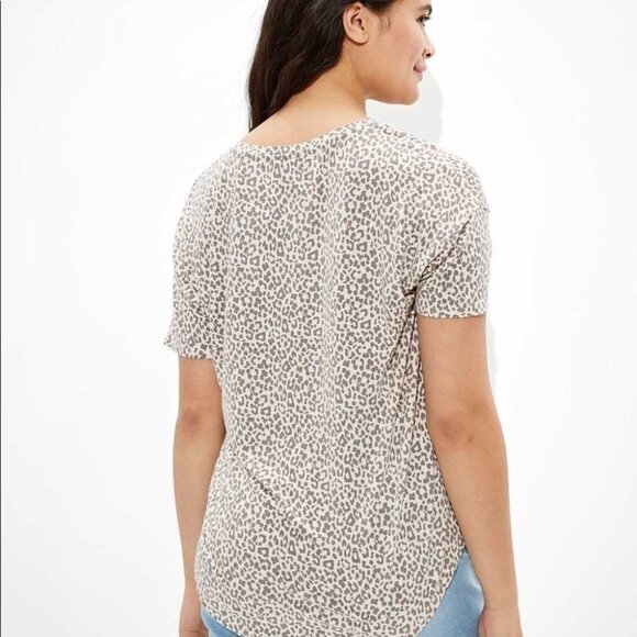 American Eagle Outfitters Cheetah Print Tshirt Size Medium - Picture 2 of 9